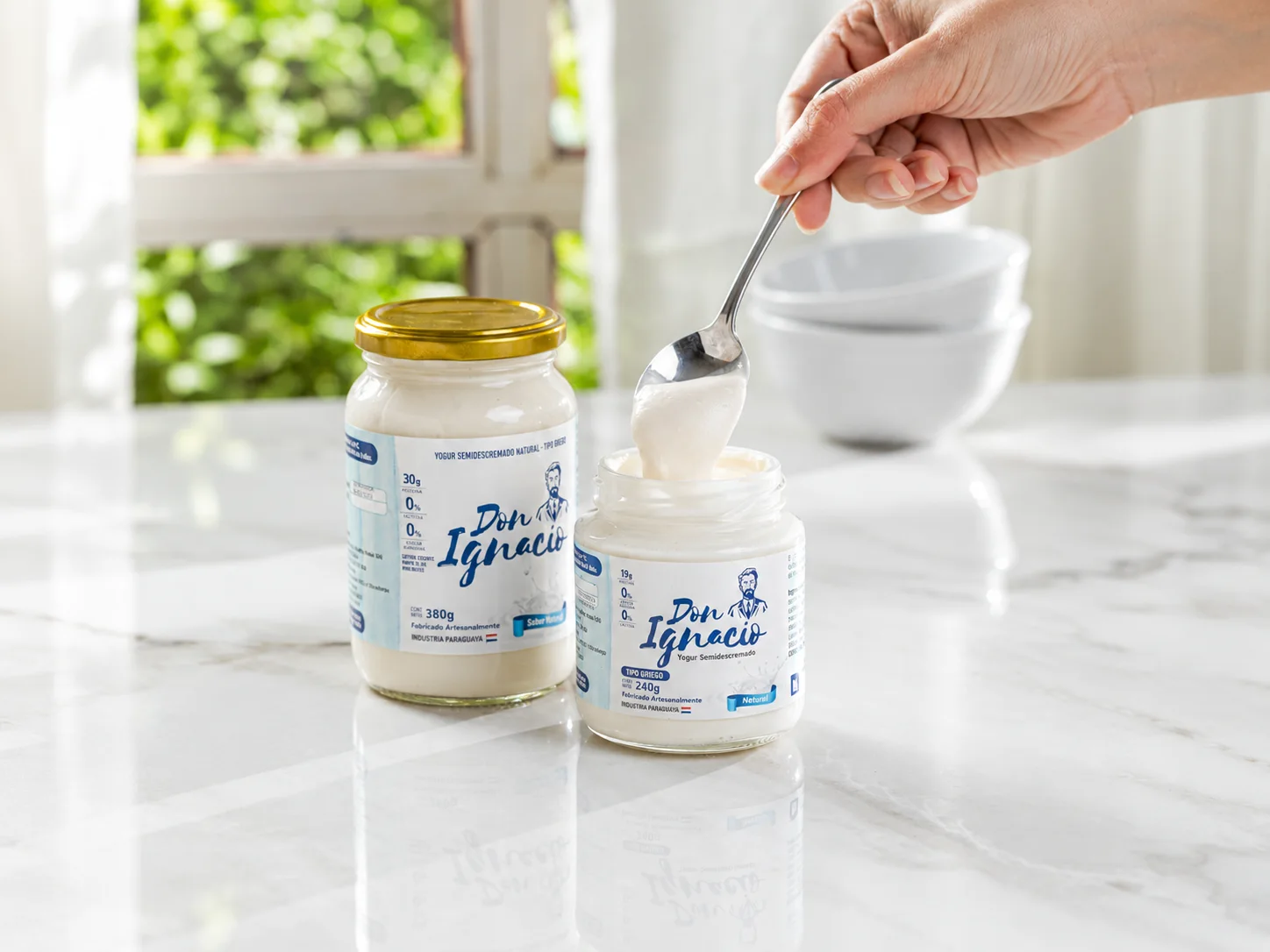 Yogur griego Don Ignacio elaborado mediante filtrado real, con textura espesa, cremosa y naturalmente alto en proteína.